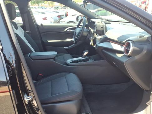 Used 2025 Chevrolet Trax RS w/ Driver Confidence Package FWD image 22