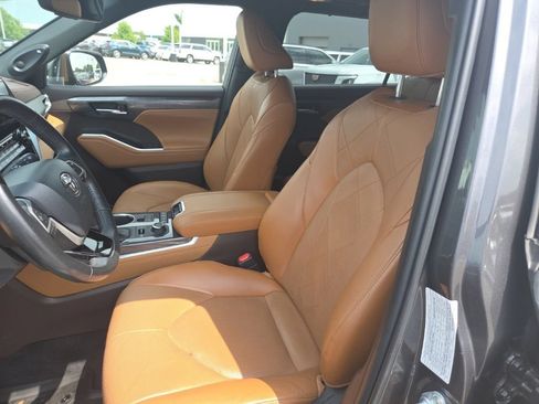 Used 2022 Toyota Highlander Platinum AWD/4WD image 16