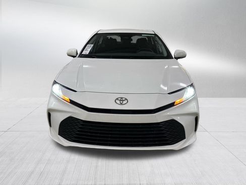 Used 2025 Toyota Camry LE image 2