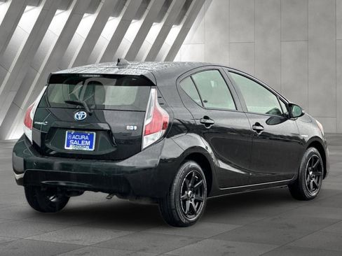 Used 2016 Toyota Prius C Two image 4