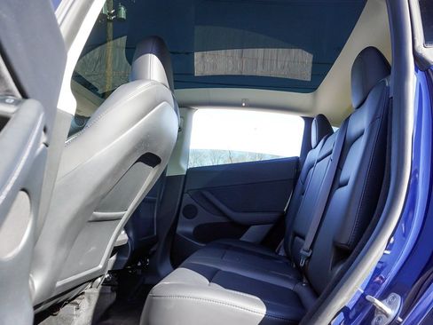 Used 2023 Tesla Model Y Long Range image 38