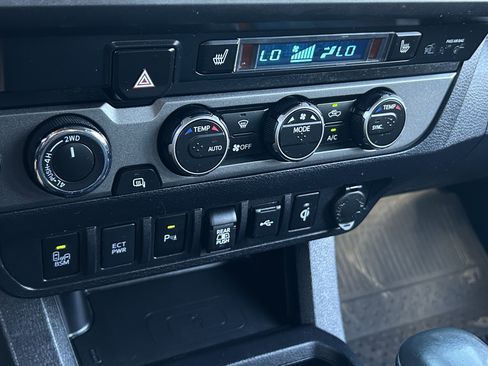 Used 2023 Toyota Tacoma TRD Off-Road w/ TRD Premium Off Road Package image 27