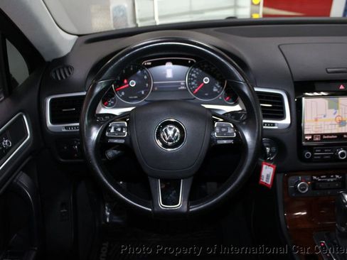 Used 2013 Volkswagen Touareg Sport image 15