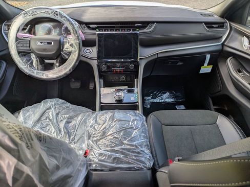 New 2025 Jeep Grand Cherokee L Altitude image 25