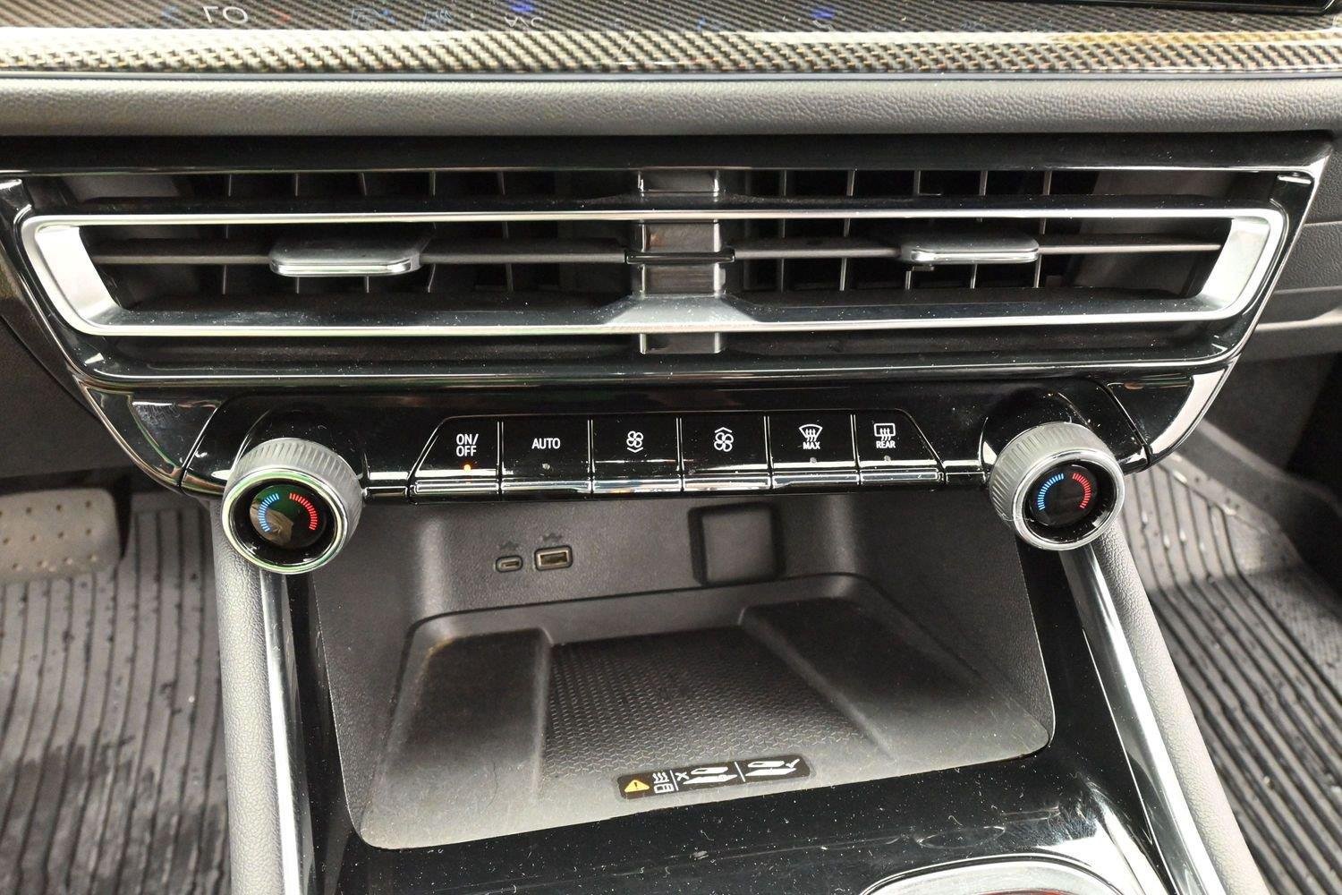 Used 2025 Chevrolet Traverse High Country FWD image 25