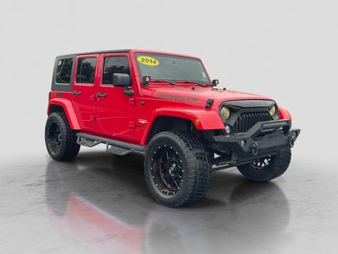 Used 2014 Jeep Wrangler Unlimited Sahara w/ Connectivity Group AWD/4WD image 1
