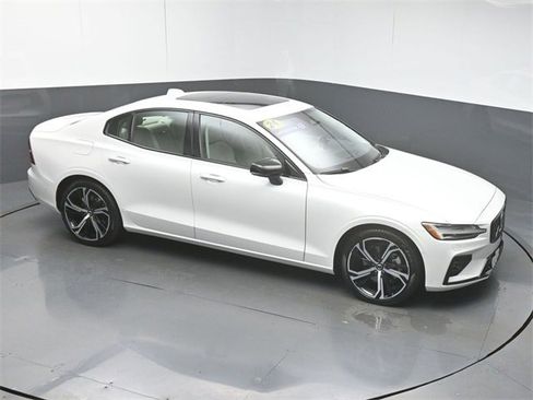 Certified 2024 Volvo S60 B5 Plus w/ Climate Package image 38