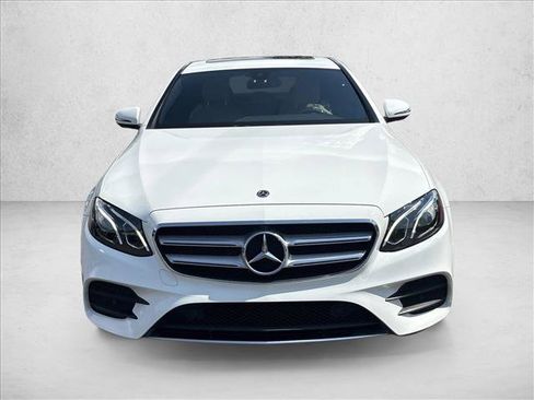Used 2020 Mercedes-Benz E 350 4MATIC Sedan image 2