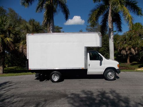 Used 2003 Ford E-350 and Econoline 350 Super Duty image 5
