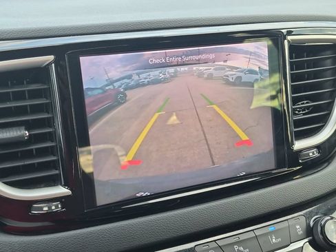 Used 2023 Chrysler Pacifica Touring-L FWD image 20