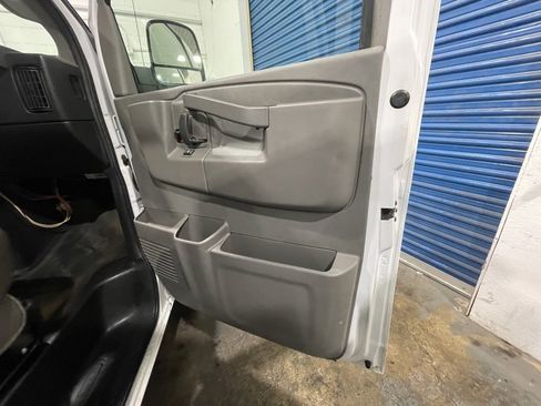 Used 2017 Chevrolet Express 3500 LT w/ LT Preferred Equipment Group image 15