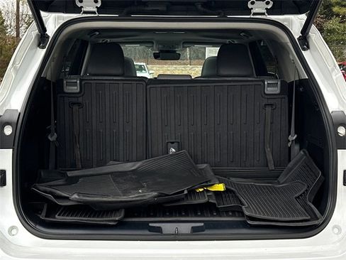 Certified 2022 Toyota Highlander XLE image 5