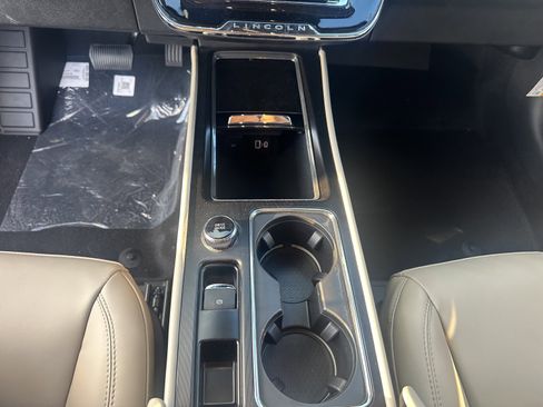 New 2026 Lincoln Corsair Premiere image 15