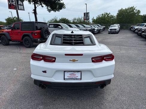 Used 2021 Chevrolet Camaro LT RWD image 9