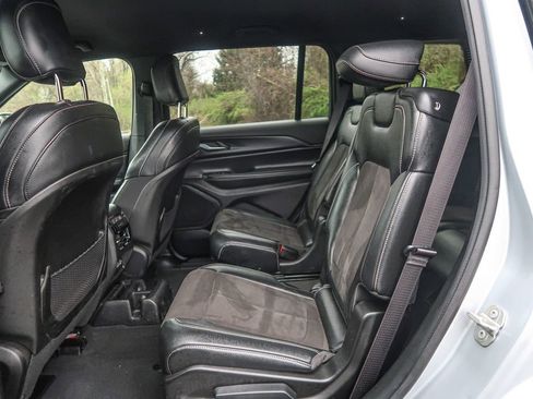 Used 2023 Jeep Grand Cherokee L Laredo image 22