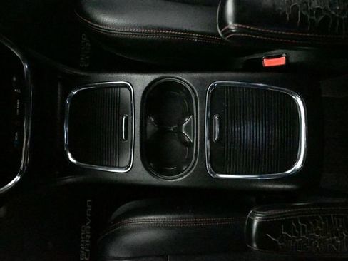 Used 2018 Dodge Grand Caravan GT image 28