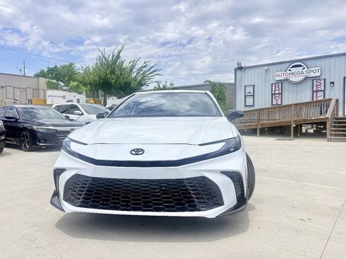 Used 2026 Toyota Camry Hybrid w/ Convenience Package FWD image 2