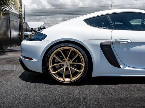 Used 2022 Porsche 718 Cayman GT4 RWD image 33