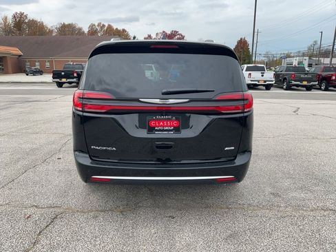 Used 2026 Chrysler Pacifica Pinnacle image 6