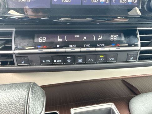 Used 2024 Toyota Sienna XLE image 24