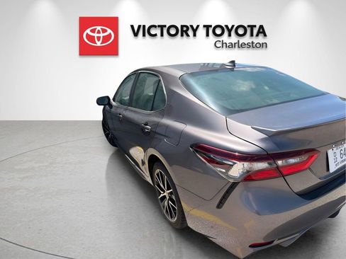 Used 2023 Toyota Camry SE FWD image 3