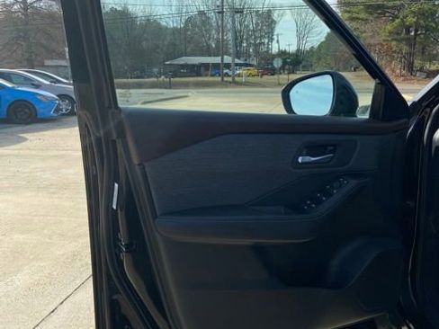 Used 2022 Nissan Rogue SV image 10