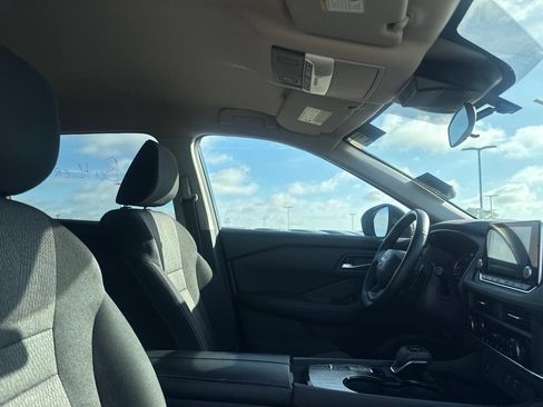 Certified 2025 Nissan Rogue SV FWD image 26