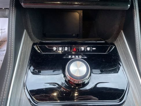 Used 2024 Jeep Wagoneer L Series II w/ Flexible Seating Group image 19