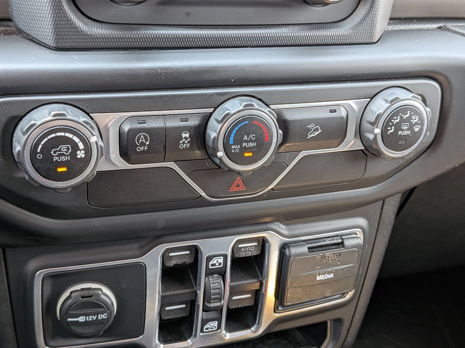 Used 2018 Jeep Wrangler Unlimited Sport S AWD/4WD image 23