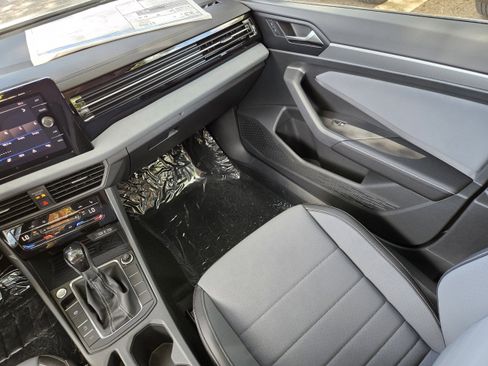 New 2025 Volkswagen Jetta SE image 16