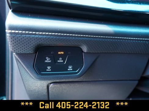 Used 2025 Volkswagen Atlas SE FWD image 32