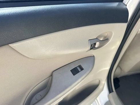 Used 2011 Toyota Corolla LE FWD image 12