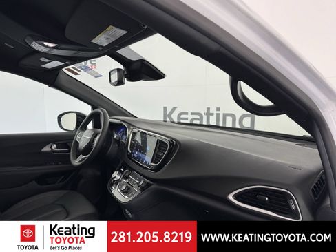 Used 2025 Chrysler Pacifica Select FWD image 21
