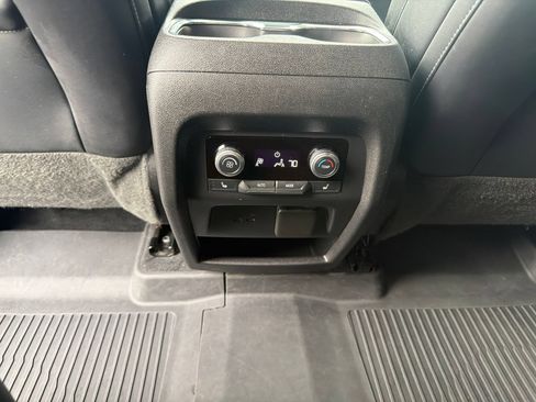 Used 2024 GMC Acadia AT4 w/ Luxury Package AWD/4WD image 5