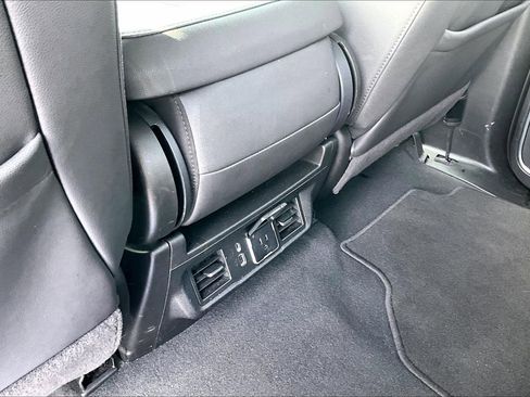 Used 2025 GMC Sierra 1500 SLT image 11