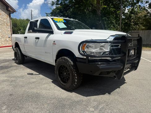 Used 2022 RAM 2500 Tradesman w/ Chrome Appearance Group AWD/4WD image 3