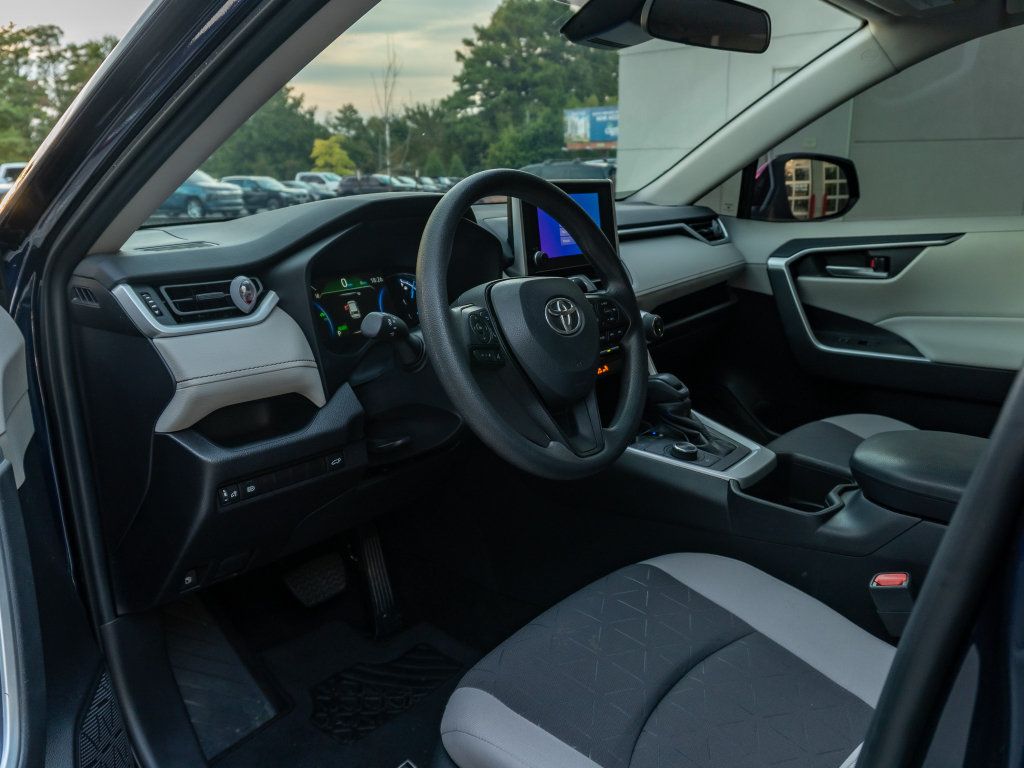 Used 2025 Toyota RAV4 XLE w/ Convenience Package AWD/4WD image 10
