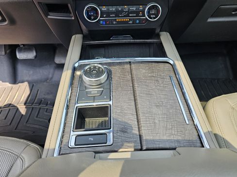 Used 2018 Ford Expedition Limited w/ Equipment Group 301A RWD image 13