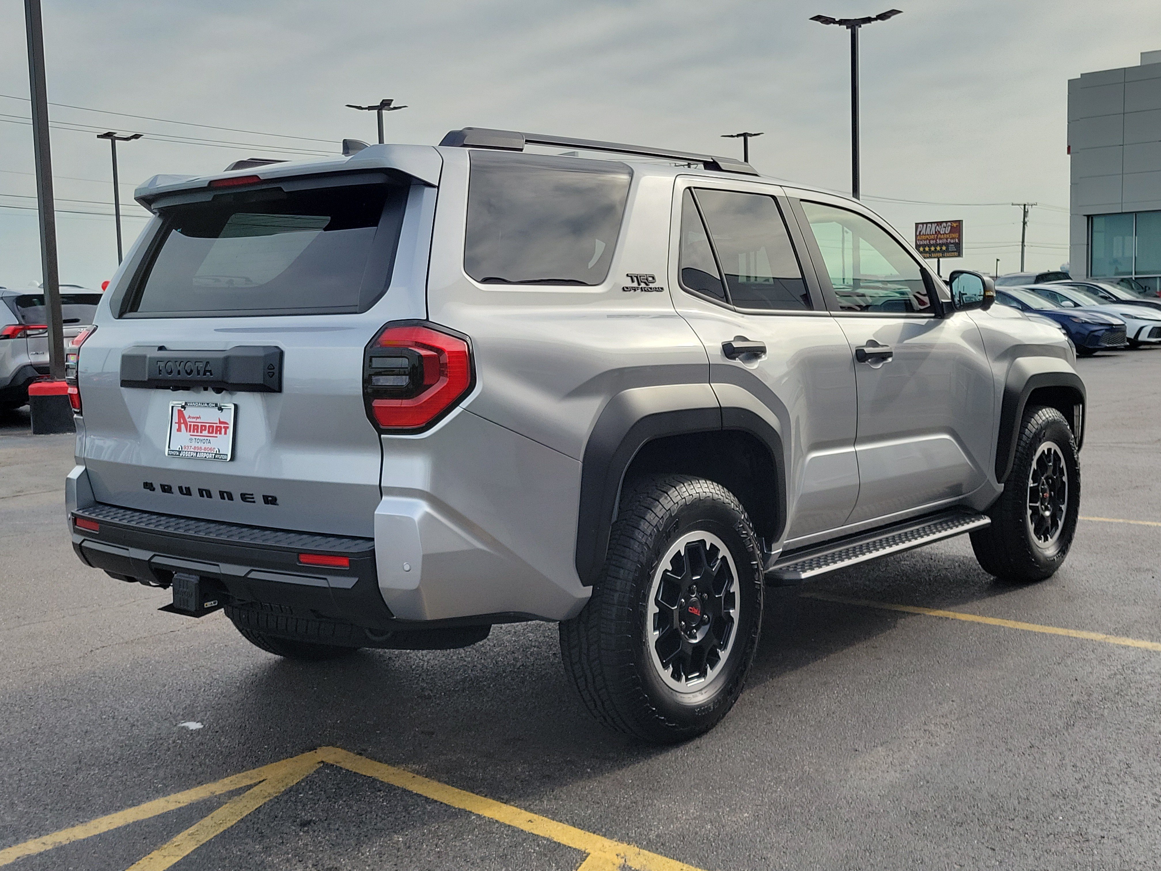 Used 2025 Toyota 4Runner TRD Off-Road Premium w/ Tow Technology Package AWD/4WD image 4