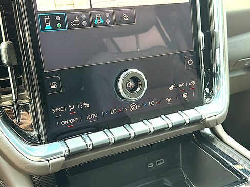 Used 2025 GMC Yukon Elevation AWD/4WD image 35