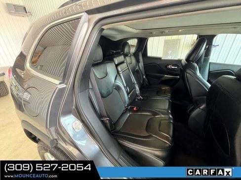 Used 2019 Jeep Cherokee Latitude Plus w/ Comfort/Convenience Group AWD/4WD image 8
