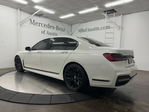 Used 2022 BMW 740i w/ M Sport Package RWD image 5