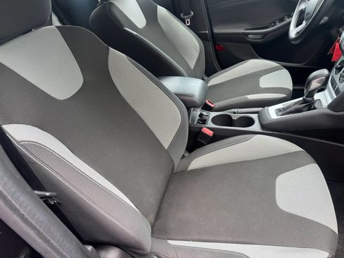 Used 2014 Ford Focus SE w/ SE Sport Package FWD image 24