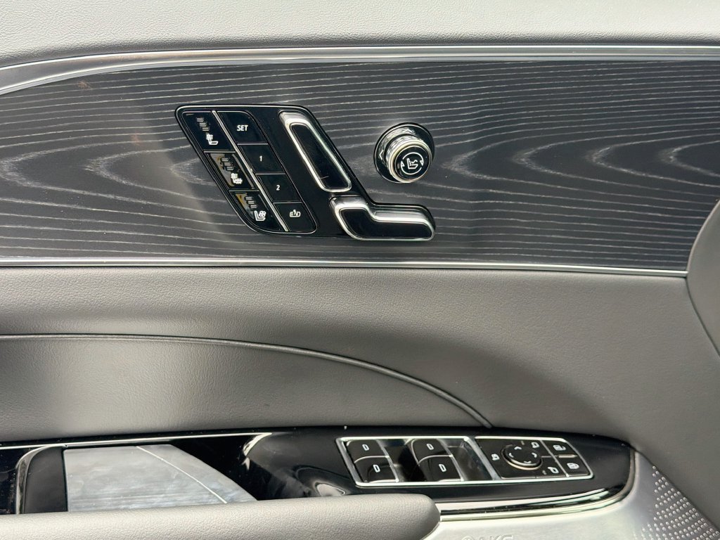 Used 2026 Cadillac Lyriq Signature Luxury w/ LPO, Premium Carpet Package AWD/4WD image 18