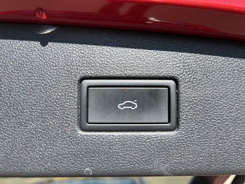 Used 2024 Volkswagen Tiguan SE w/ Panoramic Sunroof Package image 21