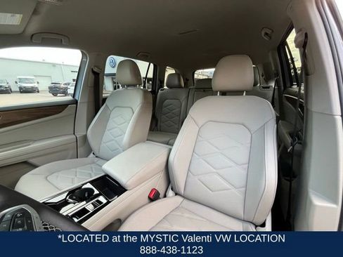Certified 2024 Volkswagen Atlas SE image 42