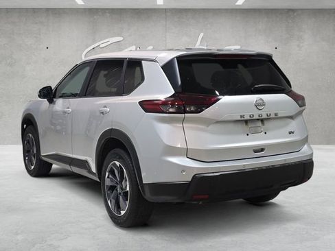 Used 2024 Nissan Rogue SV image 14