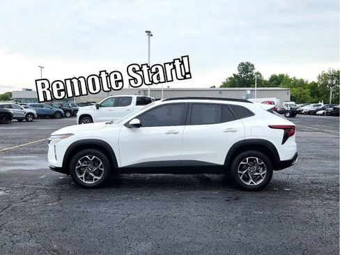 Used 2024 Chevrolet Trax LT FWD image 2