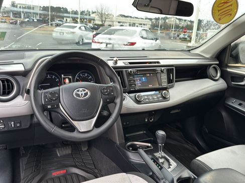Used 2018 Toyota RAV4 XLE image 16