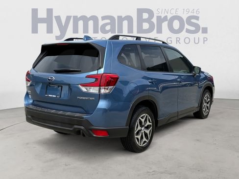 Used 2019 Subaru Forester Premium AWD/4WD image 3